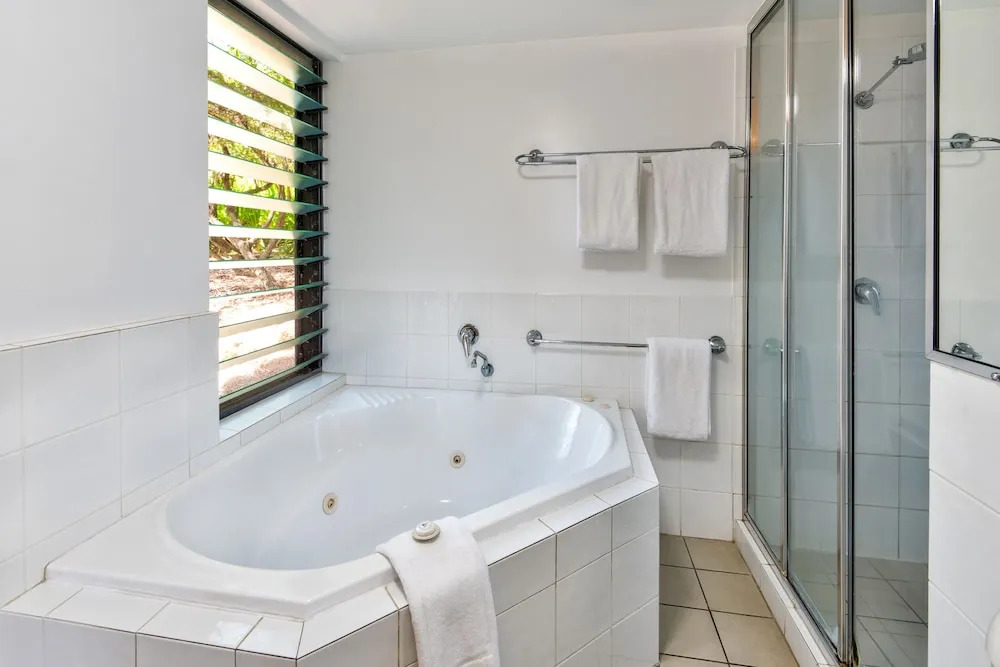 Oasis 1 Hamilton Island 2 Bedroom Apartment In Central Location With Golf Buggy