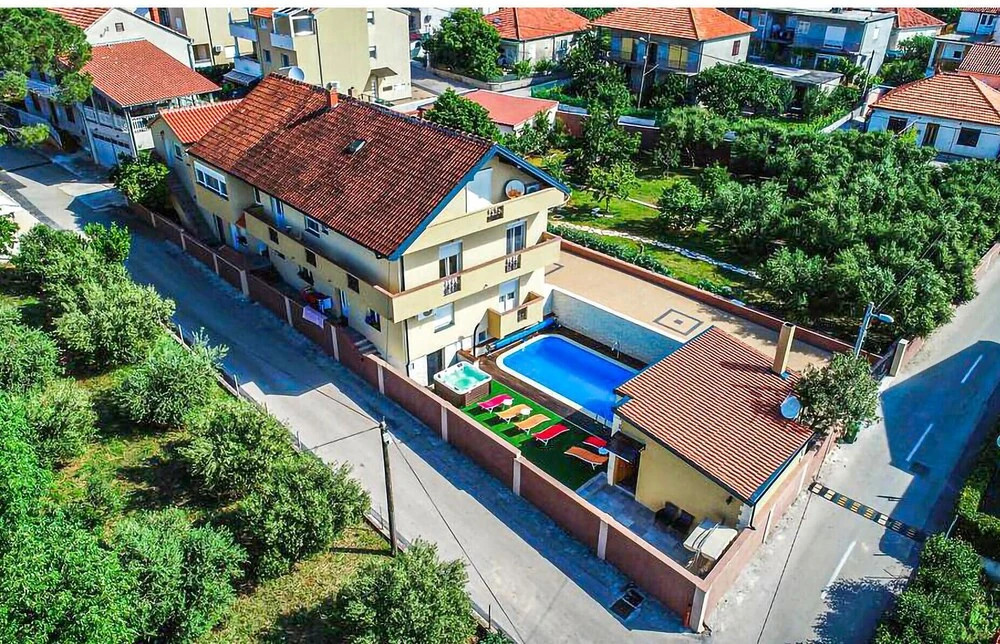 Amazing Home in Zadar with Hot Tub, Sauna & WiFi