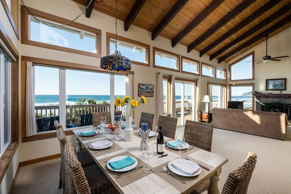 Pacific House by Avantstay Bright Airy Home w/ Direct Access to Cannon Beach