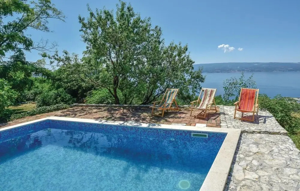 Beautiful Home in Duce With Wifi and 3 Bedrooms
