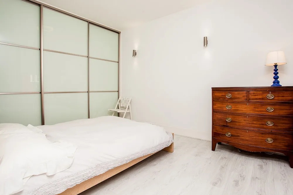 Bright 3 Bedroom Home in Clapham South