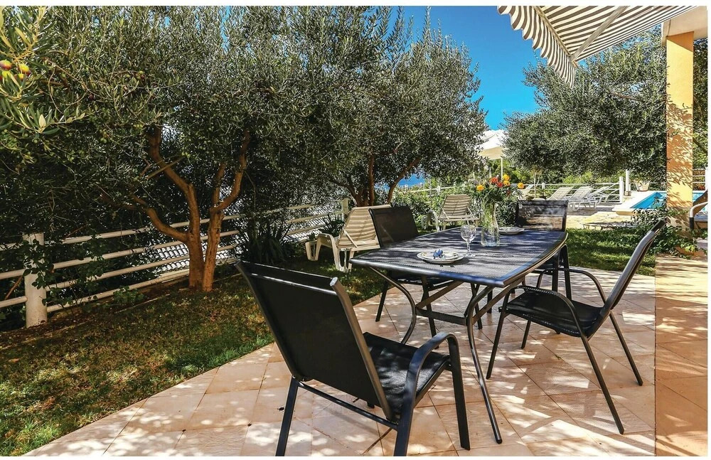 Awesome Home in Mimice With Wifi and 2 Bedrooms