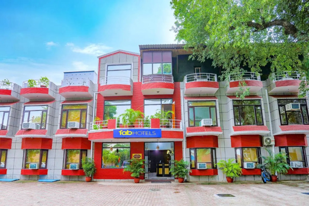 Fabhotel Traika Inn