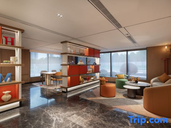 Xinyang Hampton by Hilton Hotel