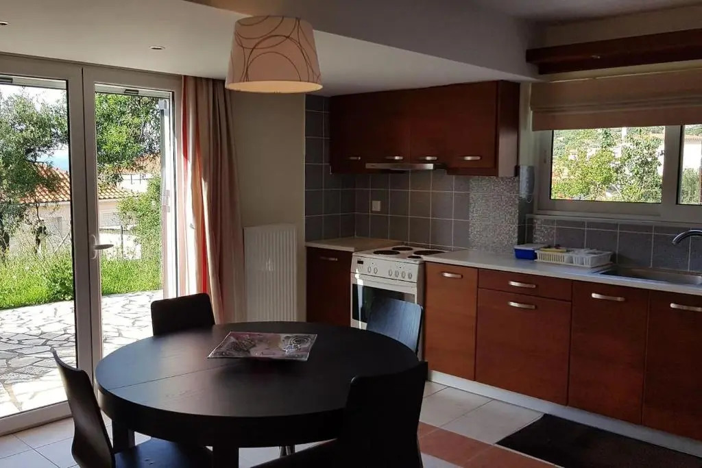 Comfy house with private garden & view, near Kyparissia Castle