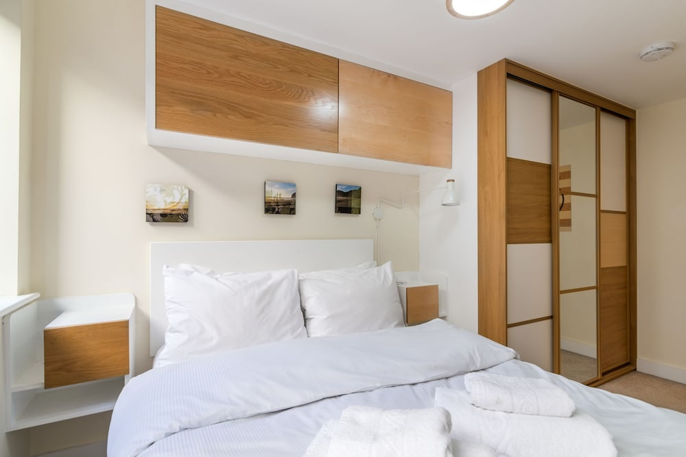 Fantastic Central Brixton Flat for up to 6 Guests