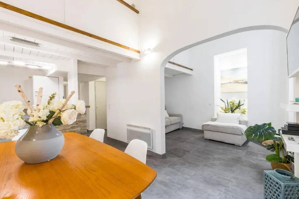 Duplex in Rue de la Préfecture Old Town 2 Bdrs