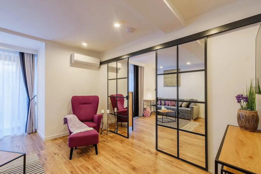 REZYDENCJA ORNAK 5 - stylowe apartamenty z balkonami i jacuzzi, 5 min pieszo do Krupówek, IZBY PODHALAŃSKIE
