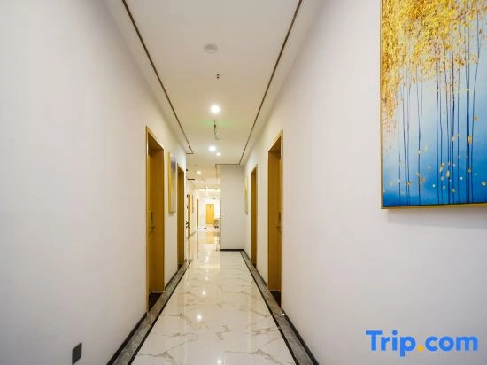 Huamu Hotel (Chengdu Shuangliu International Airport SF Metro Station Branch)