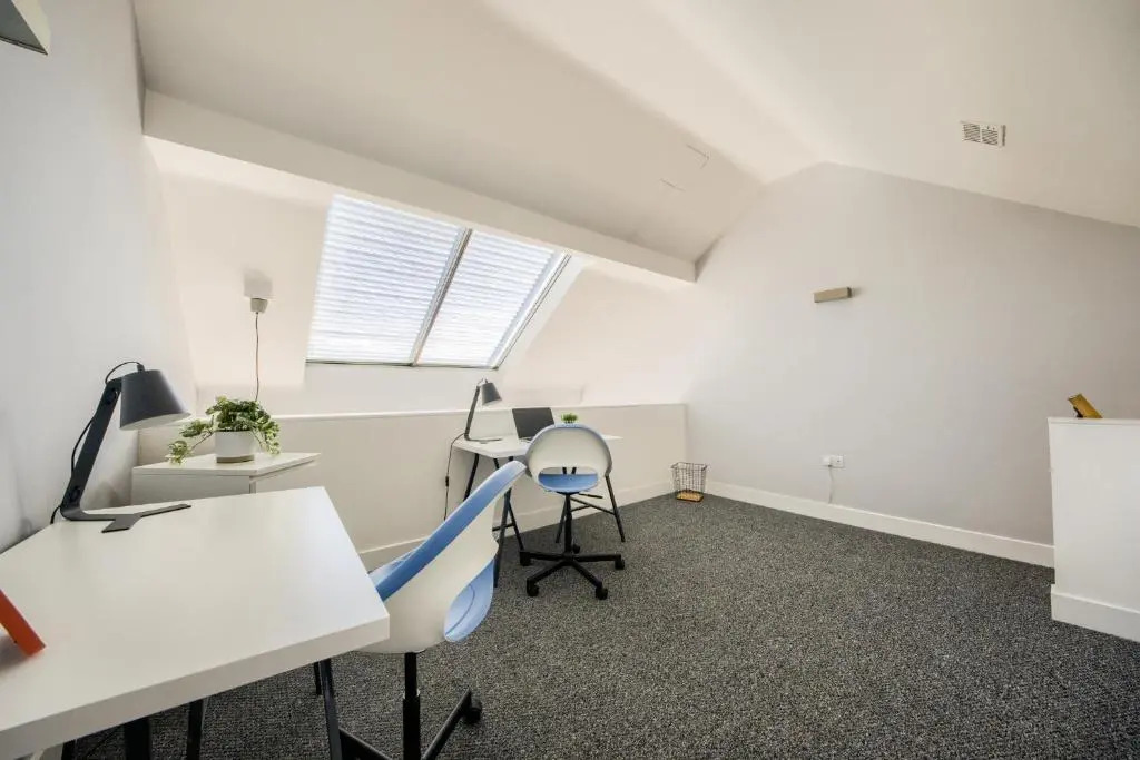 Coventry Luxury Townhouse City Centre Private Parking Sleeps 9 by EMPOWER HOMES rates incl VAT
