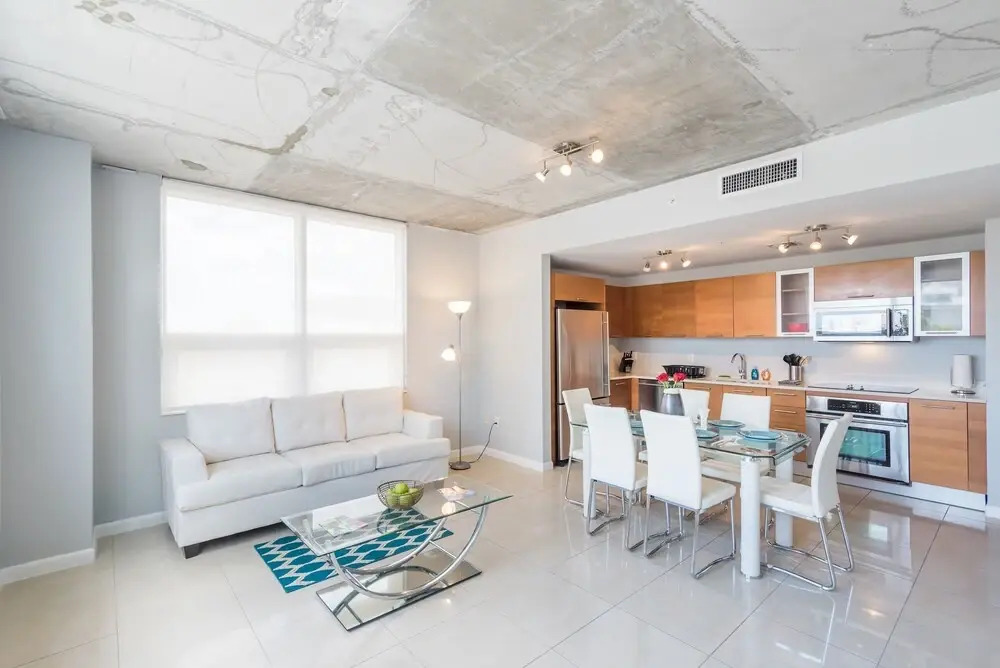 Modern, Cozy 2 BDR With Balcony,steps From Beach