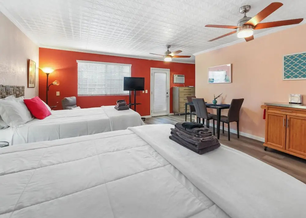 Group Retreat with Hot Tub & Studio