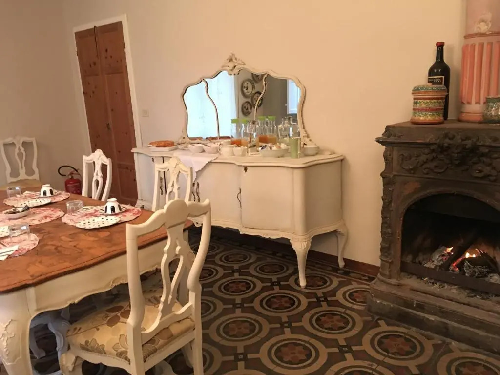 Villa La Dogana - B&B with a lovely garden - Private parking - Slow living in an old-fashioned historical home