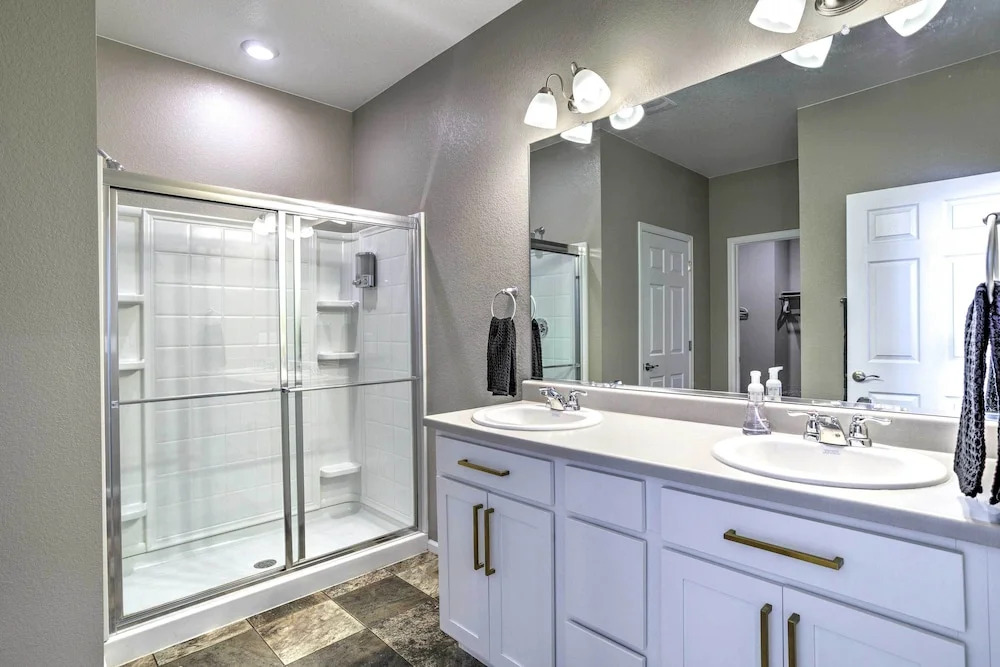 10 Mi to DIA: Spacious Aurora House w/ Yard