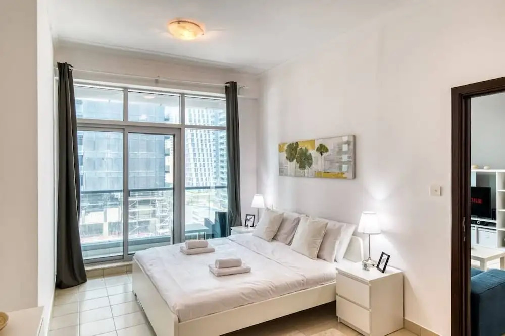 Spacious and Bright Apt in the Heart of Marina!