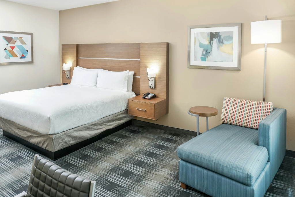Holiday Inn Express & Suites - Houston Westchase - Westheimer by IHG