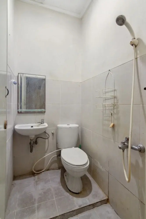 OYO 93500 Rizki Residence TOS Syariah Near PT Bank KB Bukopin Tbk