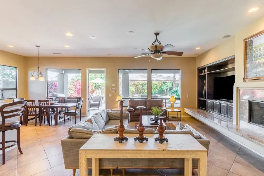 Aurora by AvantStay Stylish Spacious Oasis w Pool Spa BBQ