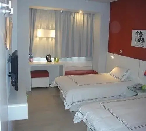 Today Inns Xiangtan Jiefang Road(五彩今天连锁酒店(湘潭解放路店))