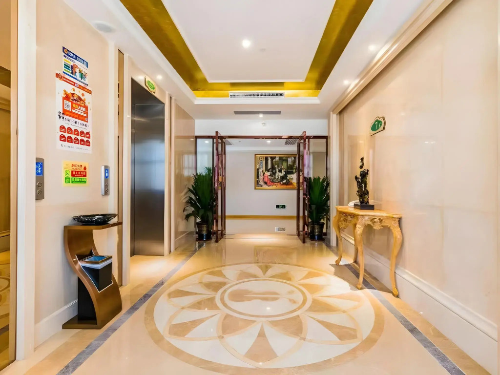 Vienna International Hotel ( Shunde Jun'anBiguiyuan Golf Club）