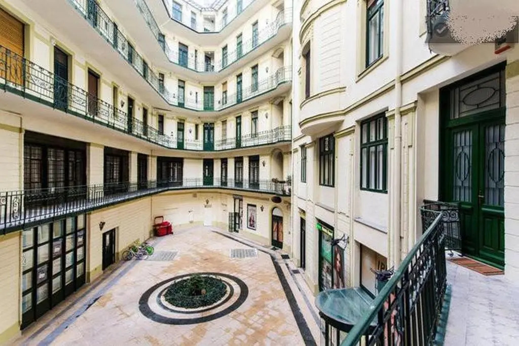Private Apartment Centertown