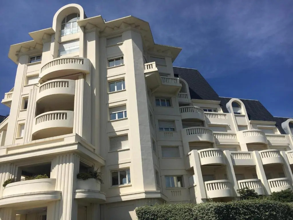 APPARTEMENT PISCINE TERRASSE 1 MIN PLAGE et GOLF