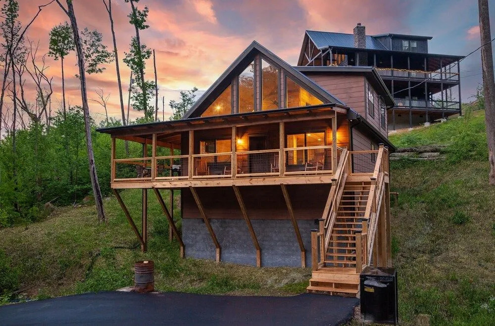Creekside Manor Too 2 Bedroom Cabin by RedAwning