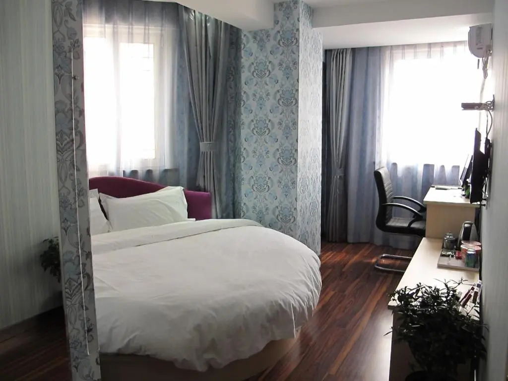 Super 8 Qinghuangdao Heping Avenue