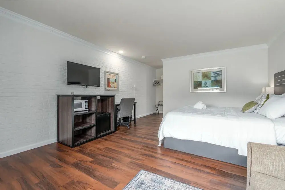 Crewe Boutique Inn