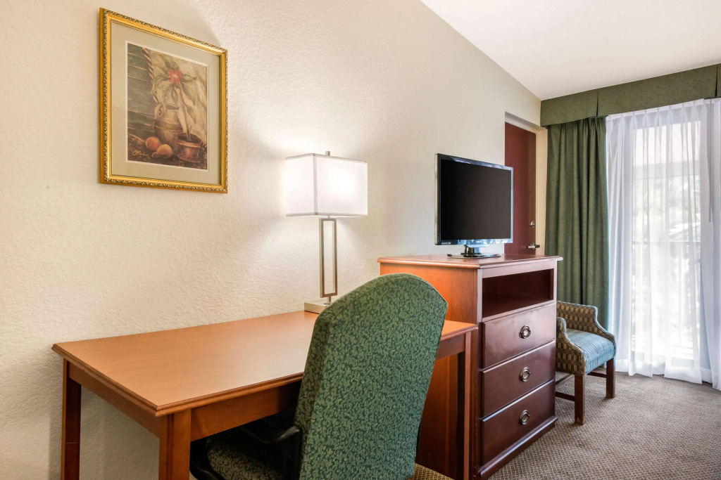 Quality Inn & Suites Tarpon Springs South