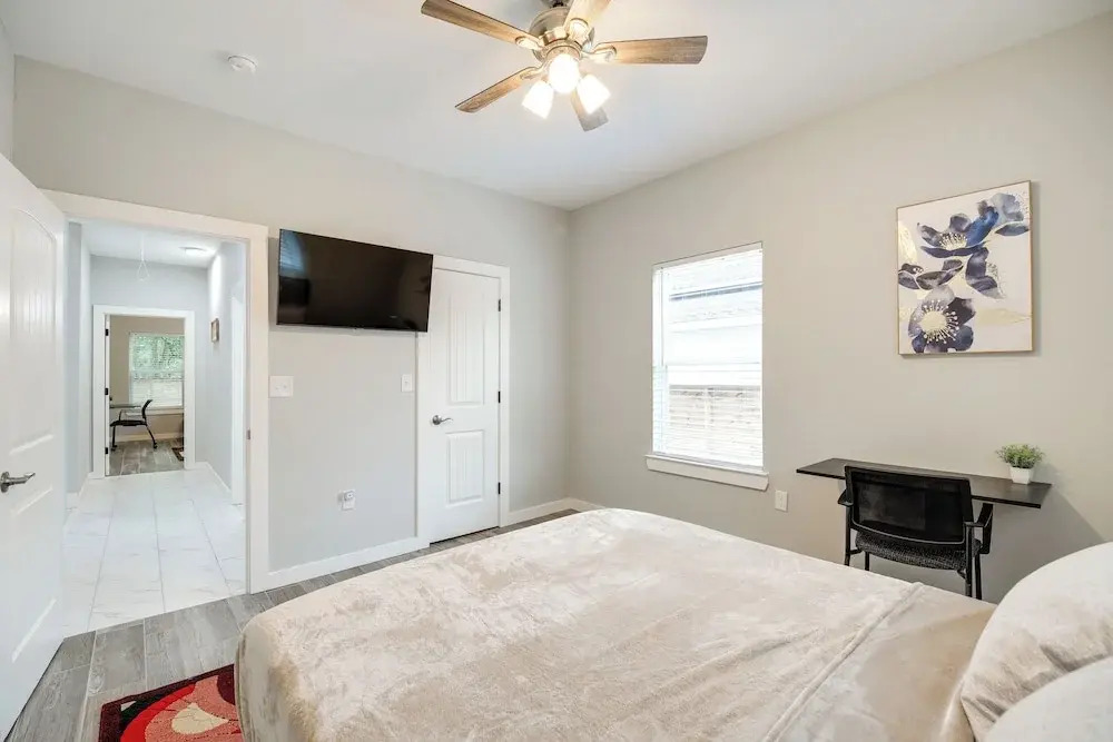 Gated Houston Home w/ Large Yard: 4 Mi to Downtown