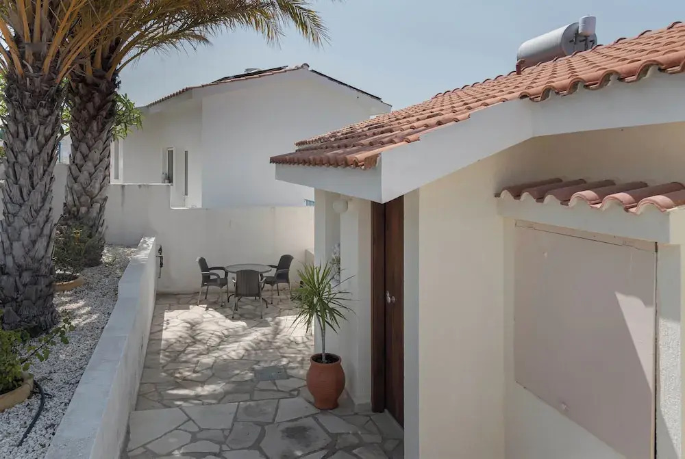Phaedrus Living: Seaview Hilltop Maisonette