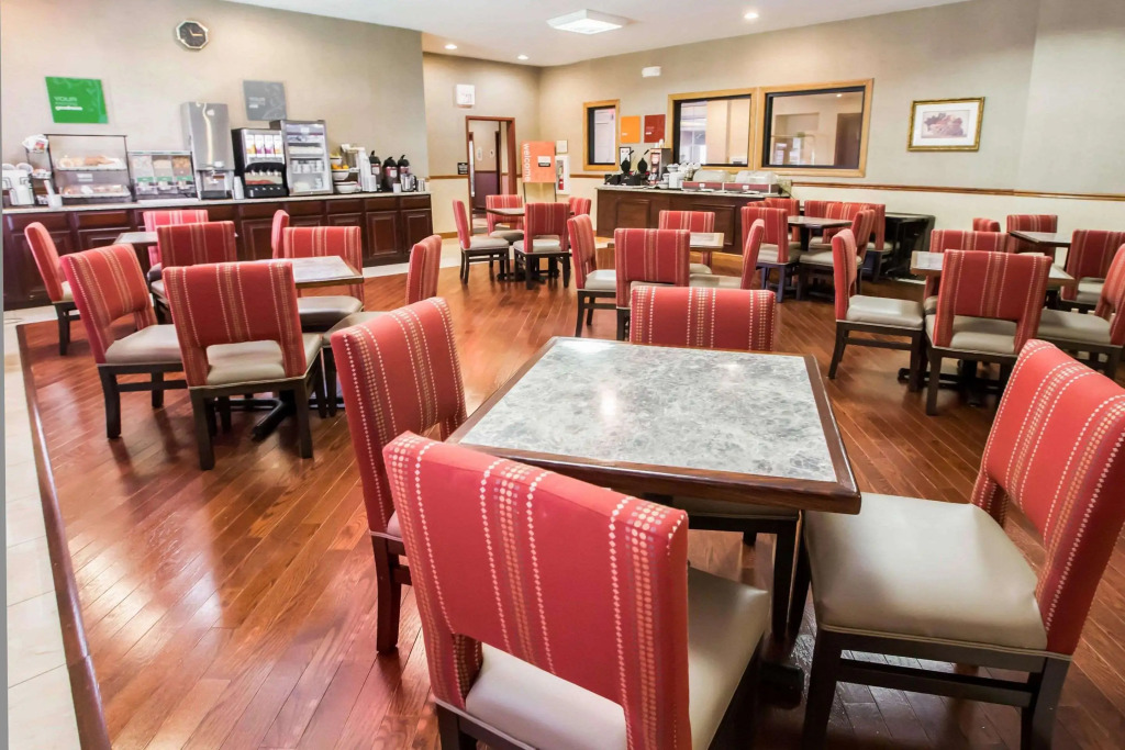 Comfort Inn Crystal Lake - Algonquin
