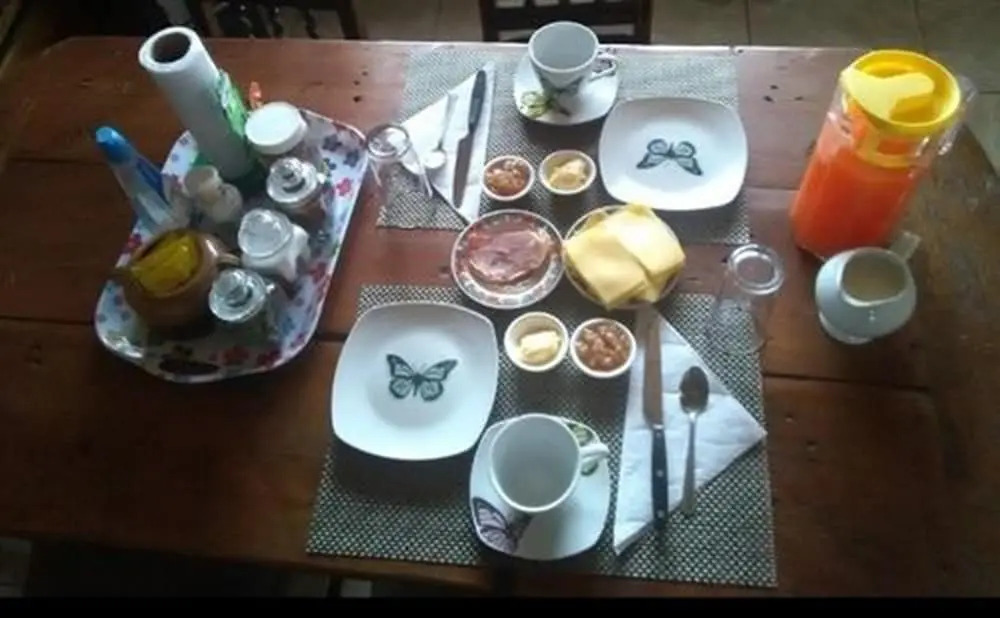 Hostal Sol y Luna - Descanso a 10 min del aeropuerto & Desayuno Incluido