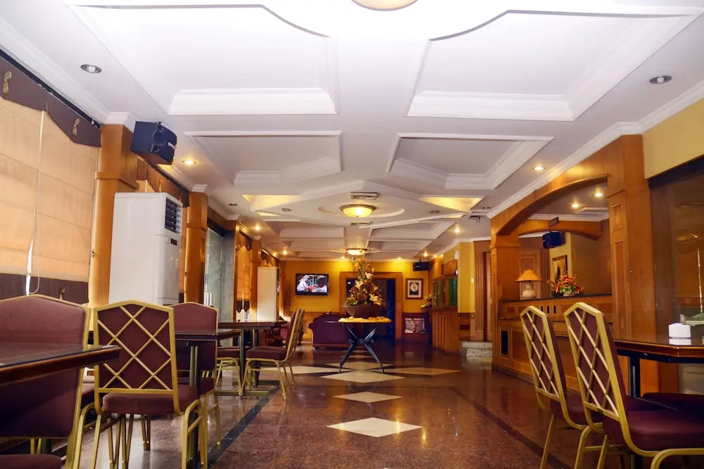 Dhaksina Hotel