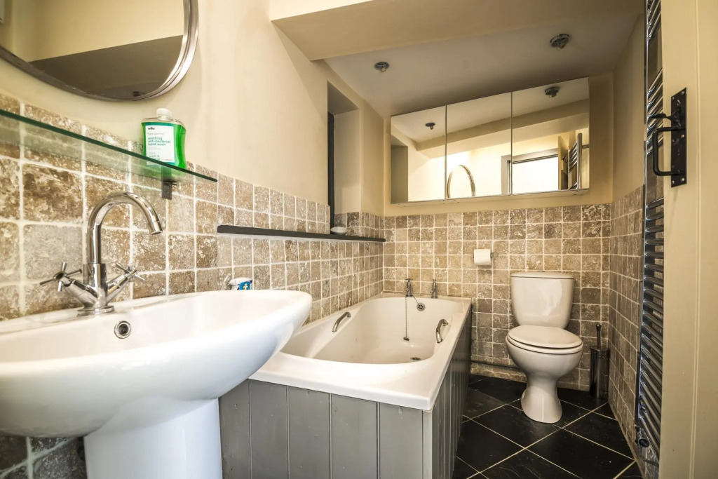 Rock Cottage - 3 Bedroom Holiday Home - Fishguard