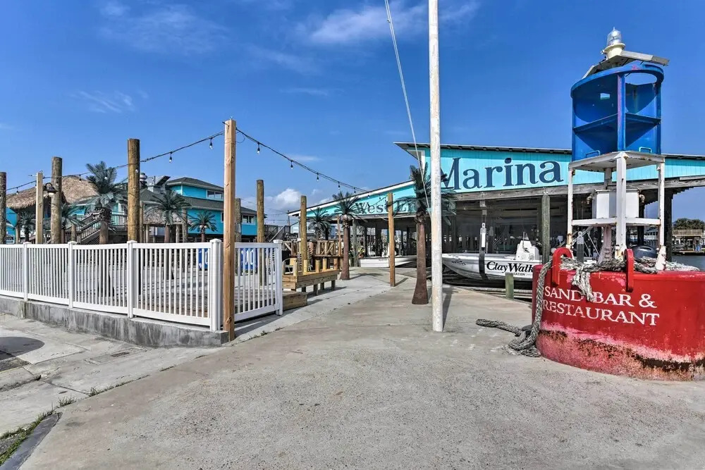 Sea Isle Retreat: Restaurant, Bar & Marina On-site