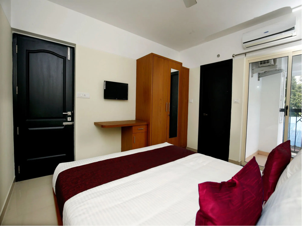 OYO Flagship 10051 Hotel Tyche Stays