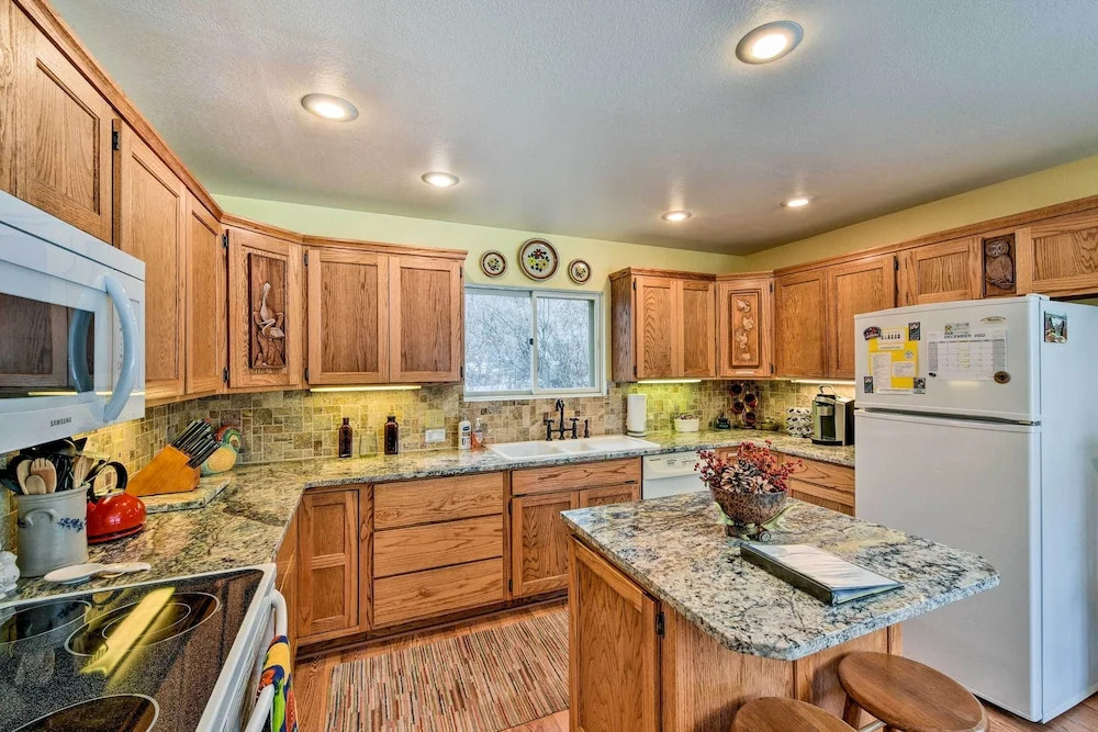 Charming Buena Vista Creekside Home: Walk to Main!