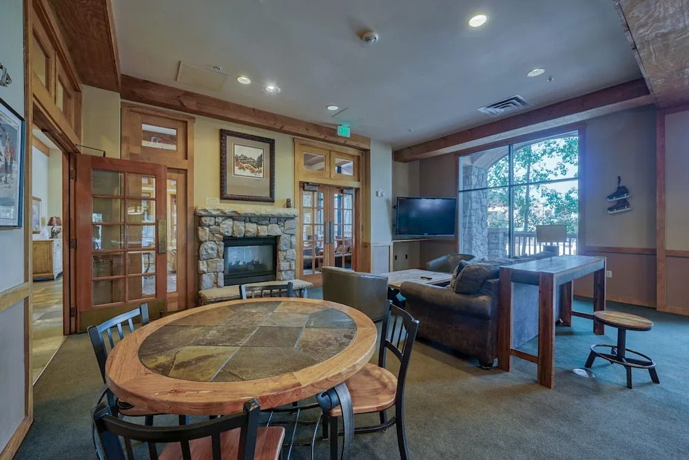 Buffalo Lodge 3 Bed 3 Bath