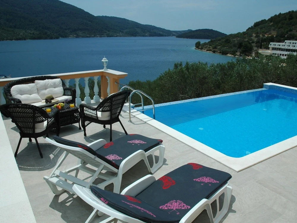 Villa on Korcula With Seaview,private Swimming Pool,terrace With Bbq,beach 70m