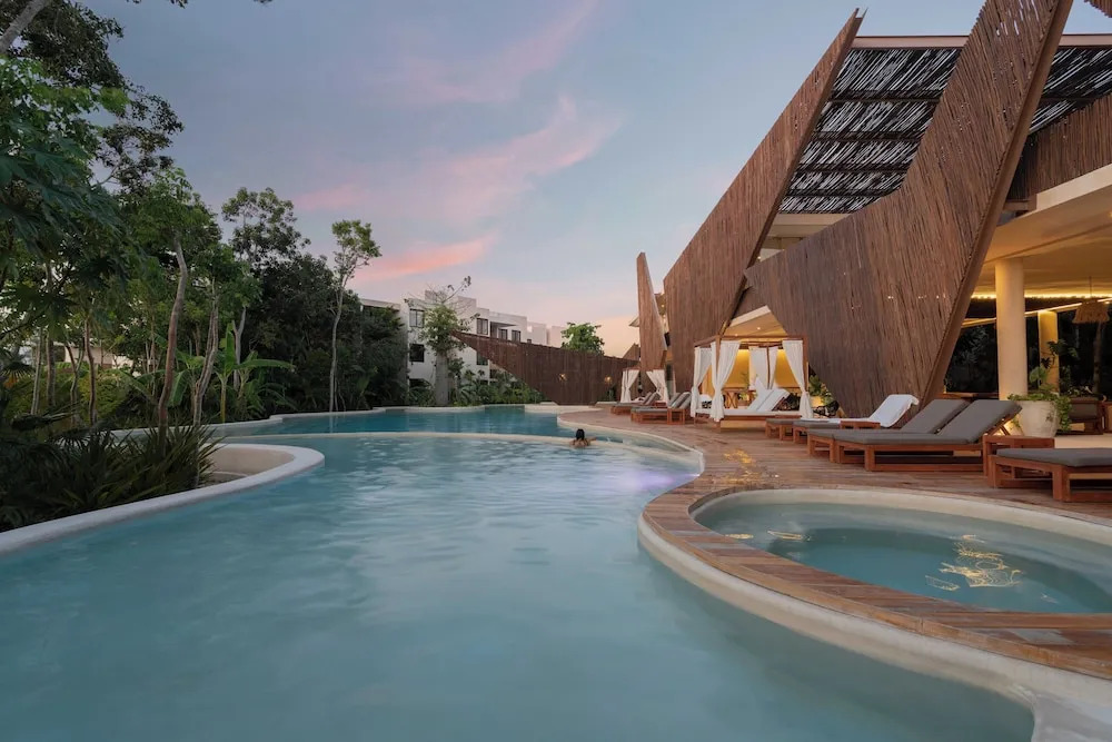Extraordinary Penthouse, private rooftop and pool, capacity for 9 guests