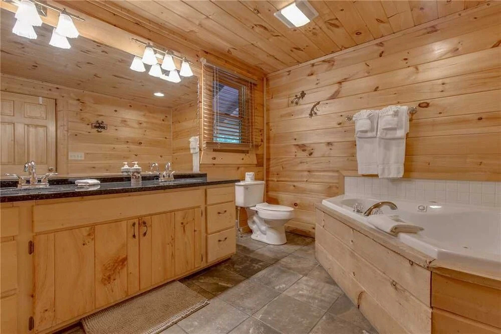 Mountain Dreams 4 Bedroom Home with Hot Tub