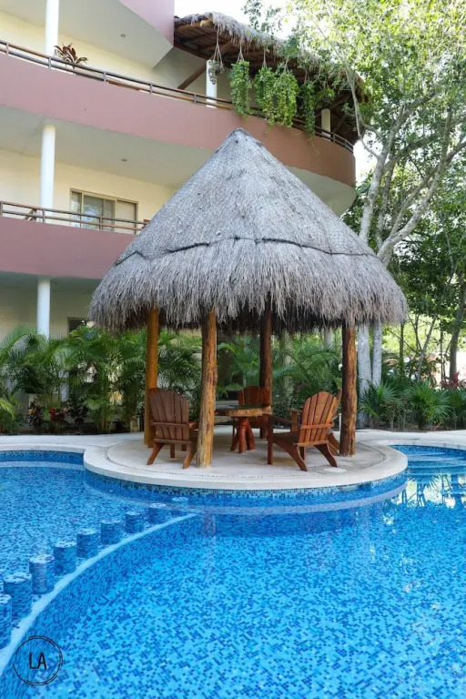 Peggy 2 BDRM apt sleeps 4 balcony