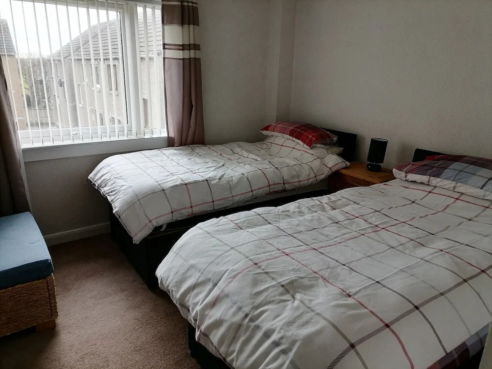 Inviting, Light and Airy 3-bed Apartment in Wick