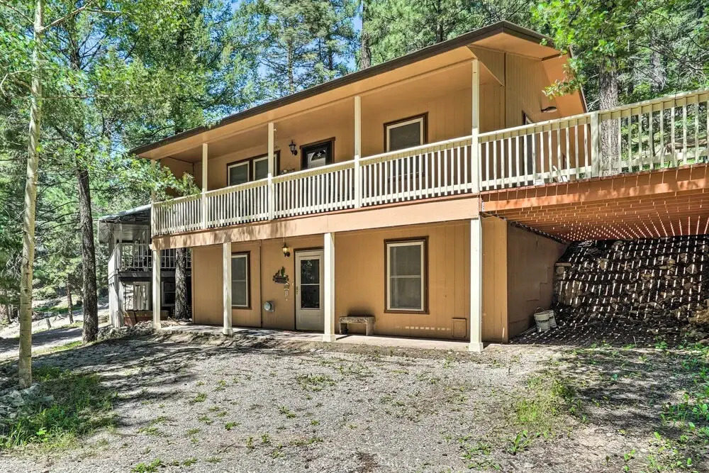 Rustic Cloudcroft Home ~ 2 Mi to Ski Slopes!