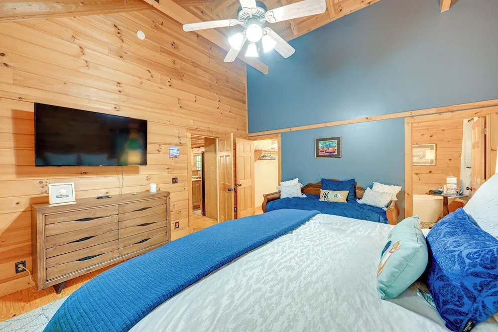 Scenic Blue Ridge Cabin Rental w/ Resort Amenities