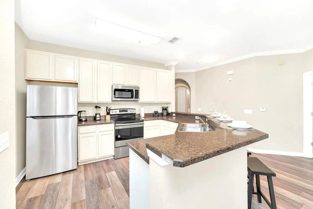 Upstay: Pet-friendly Family Condo w Poolsleeps 8