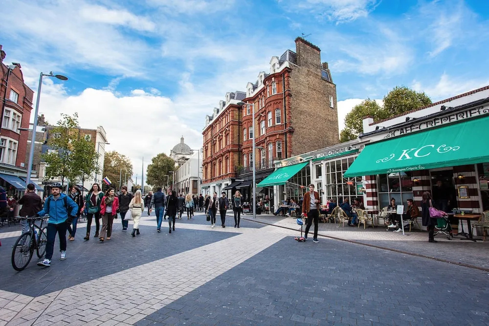 Beautiful 4 Bedroom House in South Kensington