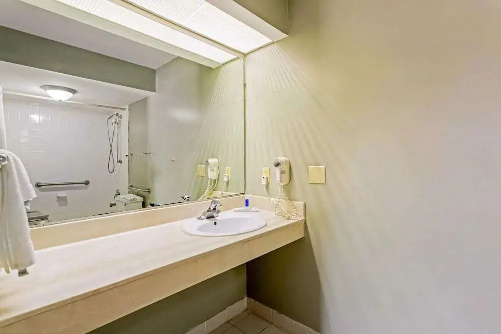 Days Inn Suites Manchester Tn